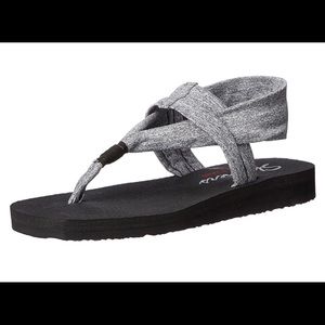 Sketchers Yoga foam sandals gray and black